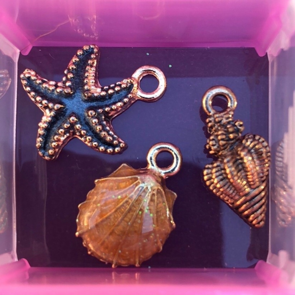 BRAND NEW 3 Adorable Colorful Seaside Charms 1/2" - Picture 9 of 11